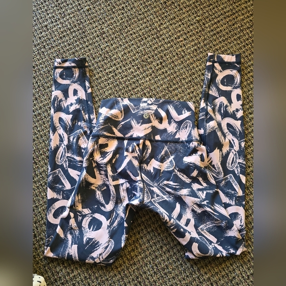 Lululemon Athletica Pink and Black Patterned Leggings - Picture 8 of 14